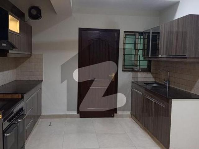 10 Marla 3 Bed Flat Available For Rent Askari 11 Sector B