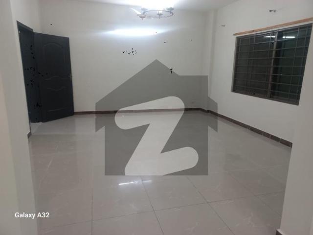10 marla 3 bed flat available for rent in askari 11