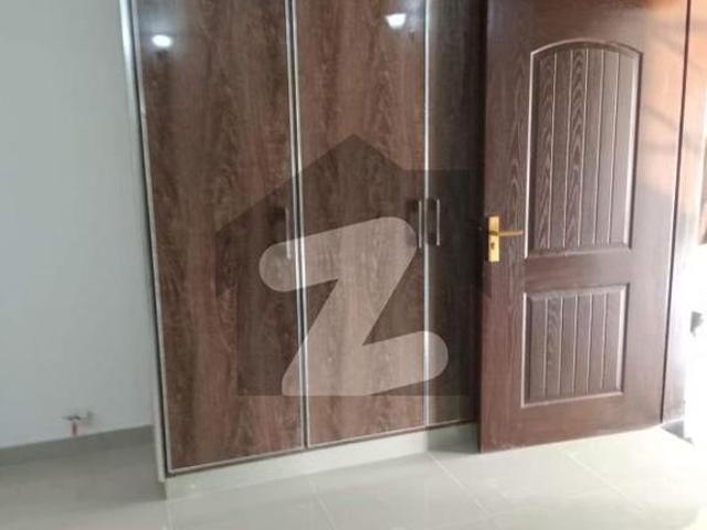 10 marla 3 bed flat availble for rent in askari 10 sec f askari 10
