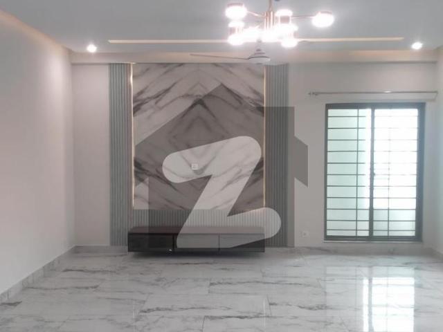 10 Marla 3 Bed Luxury FACING PARK Apartment for Rent in Askari 11 Lahore | Prime Location Askari 11 Sector D