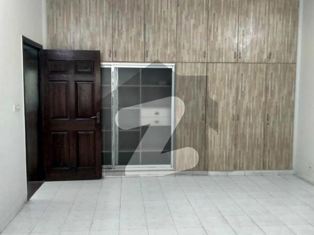 10 Marla 3 Bed Luxury FACING PARK Apartment for Rent in Askari 11 Lahore | Prime Location Askari 11 Sector D