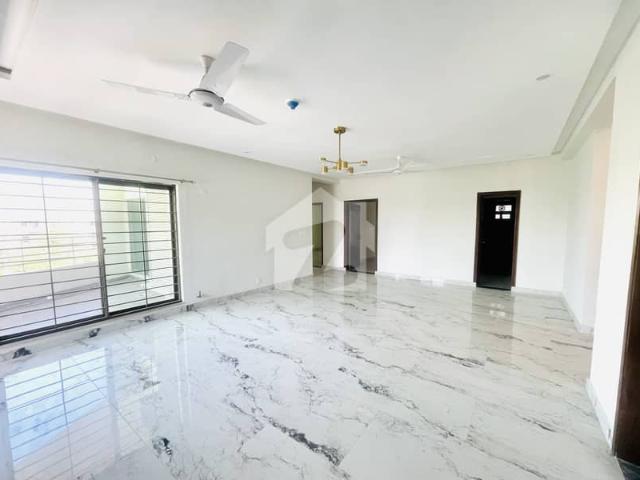 10 Marla 3 Bedroom Apartment Available For Sale In Askari 11 Lahore
