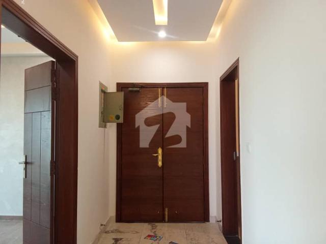10 marla 3 bedroom apartment available for rent