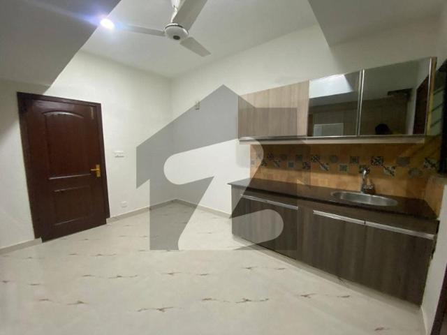 10 marla 3 bedroom apartment available for rent askari 11