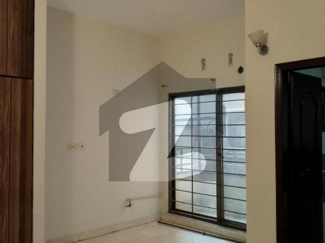 10 marla 3 bedroom apartment available for rent askari 11