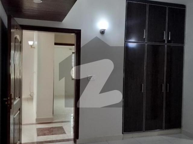 10 marla 3 bedroom apartment available for rent askari 11