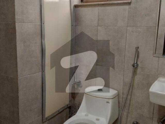 10 marla 3 bedroom apartment available for rent askari 11 sector b apartments