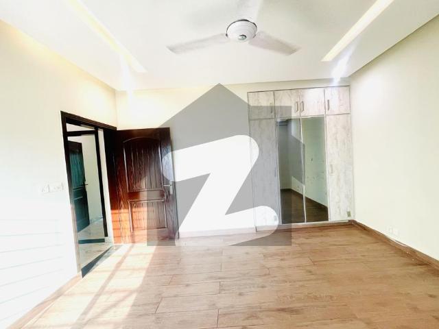 10 Marla 3 Bedroom Brand New Apartment Available For Rent In Askari 11 Lhr Askari 11