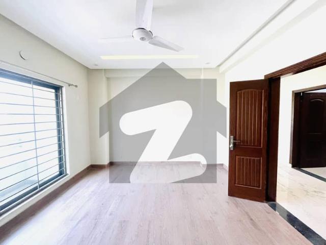 10 Marla 3 Bedroom Brand New Apartment Available For Sale