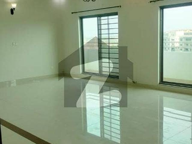 10 marla 3 bedroom flat availble for sale in askari 11 lahore