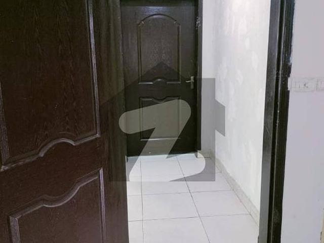 10 marla 3 bedroom flat availble for sale in askari 11 lahore