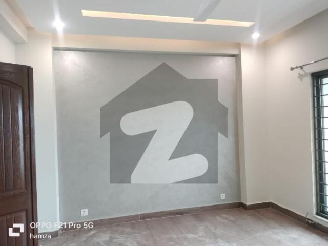 10 marla 3 bedroom flat availble for rent in askari 11 lahore askari 11