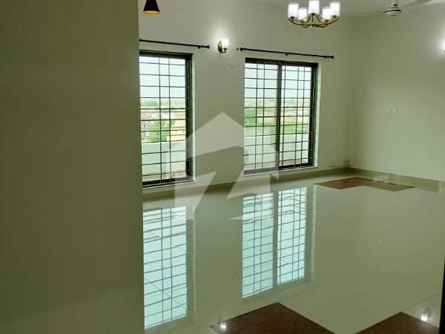 10 marla 3 bedroom flat availble for rent in askari 11 lahore