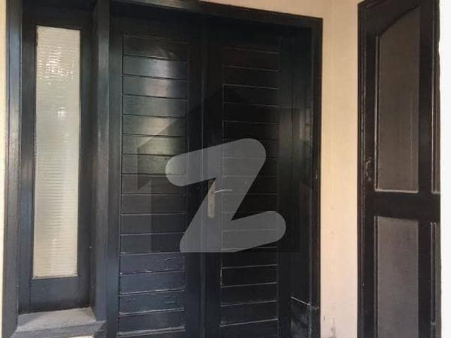 10 marla 3 bedroom house available for rent