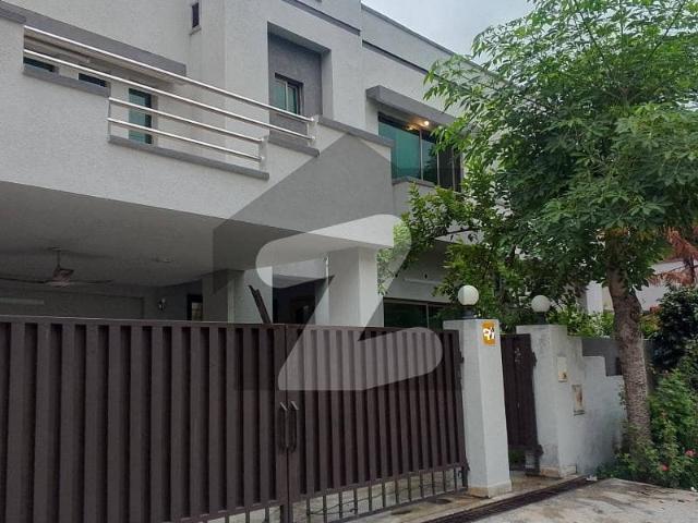 10 marla 3 bedroom house available for sale