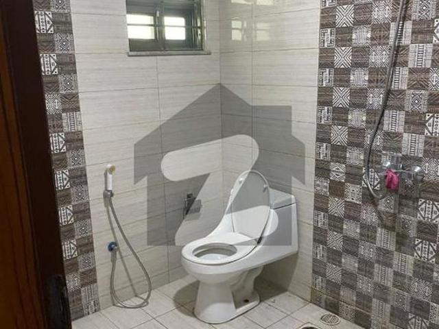 10 marla 3 bedrooms and one of the best living area available for rent askari 11