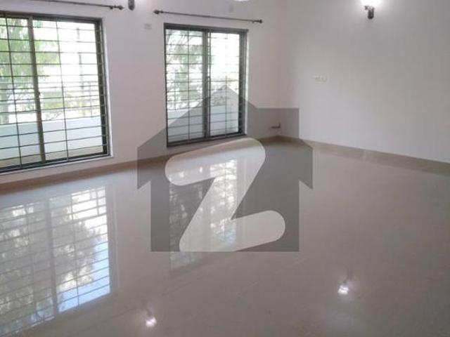 10 marla 3 bedrooms apartment available for rent askari 11 sector b apartments