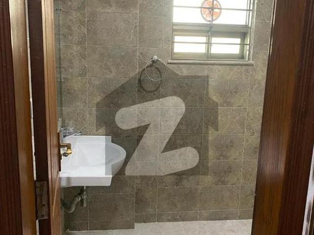 10 marla 3 bedrooms apartment available for rent askari 11 sector b