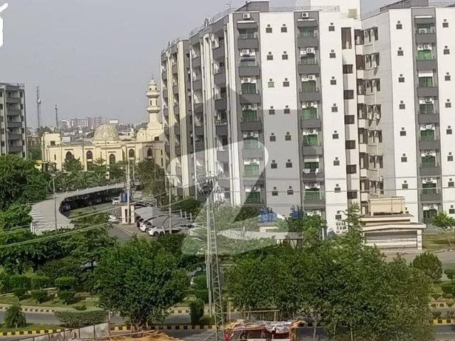 10 marla 3 bedrooms apartment available for sale