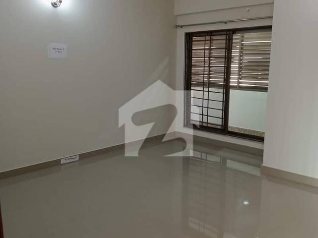 10 Marla 3 Bedroom's Flat *Ground Parking* Tile Flooring Apartment | Flat For Sale | Askari 10 Lahore Cantt | @nusratestate