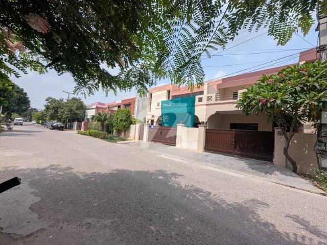 10 Marla 3 Bedrooms House Available For Rent In Askari 9 Lahore Cantt