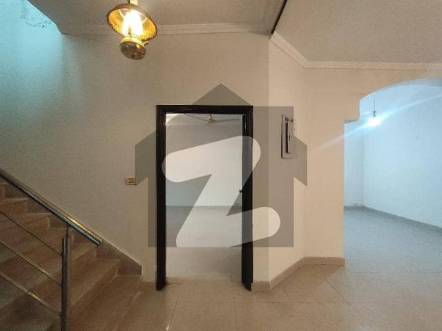 10 Marla 3 Bedroom's House Available For Rent in Green City Lahore