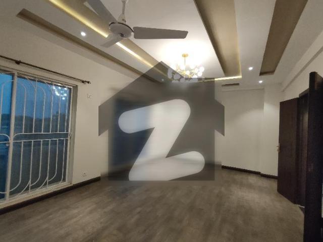 10 Marla 3 Bedroom's Luxury Apartment For Rent. Askari 1