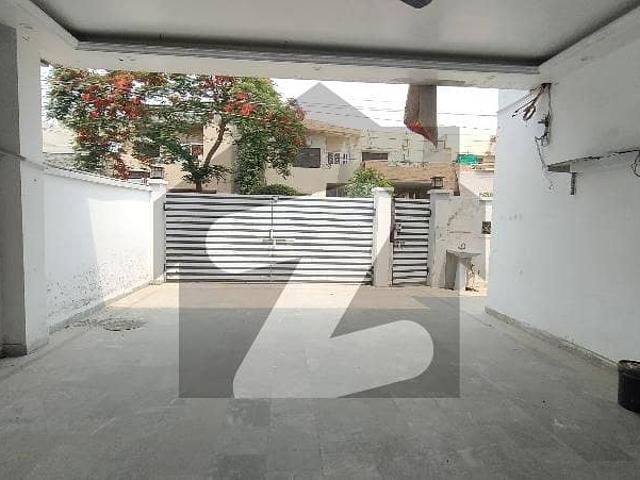 10 Marla 3 Bedroom's & Study House Available For Sale