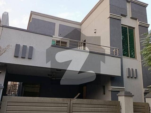 10 marla 3 bedrooms sd house available for sale