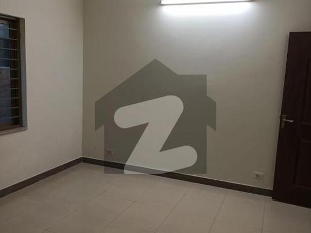 10 marla 3 bedrooms sd house available for sale askari 11 sector b