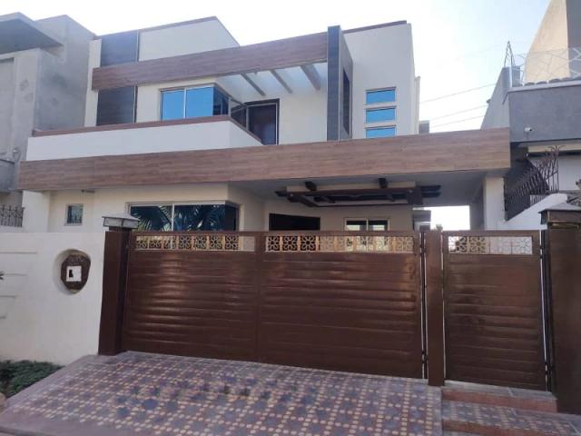 10 Marla 3 Beds Beautiful Location House for Rent in Ex Air Avenue Phase 8 Lahore DHA Defence ID 88966