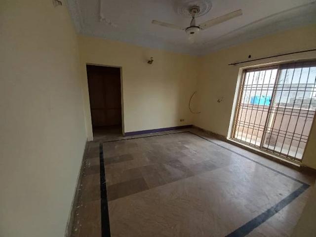 10 Marla 3rd floor portion for rent in asif block Lahore ALLAMA IQBAL TOWN ID 91654