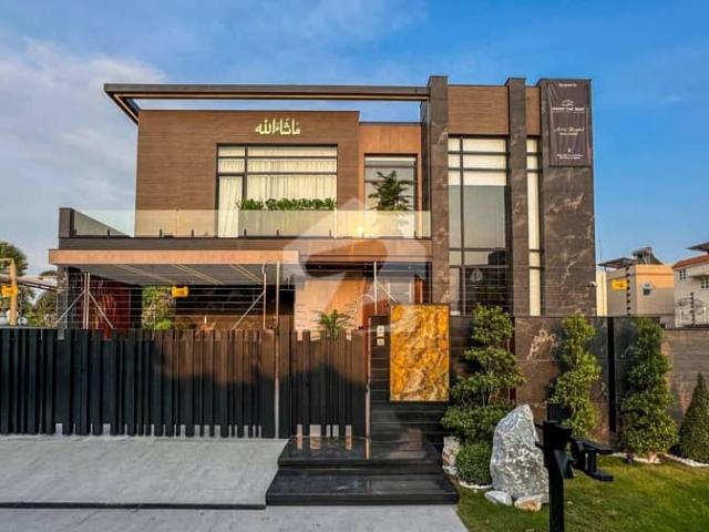 10 MARLA Top Quality Build Luxurious Beautiful Modern Design Villa With Basement For Sale In DHA Lahore Phase 6 Prime Location
