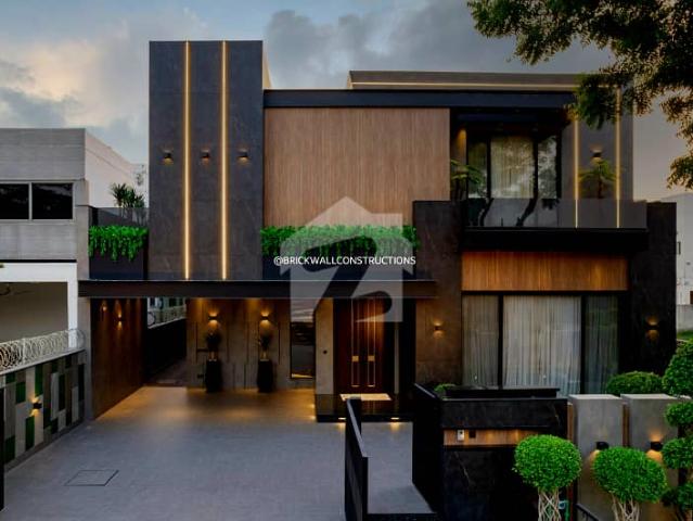 10 Marla Top Quality Build Luxurious Beautiful Modern Design Villa With Basement For Sale In DHA Lahore Phase 7 Prime Location