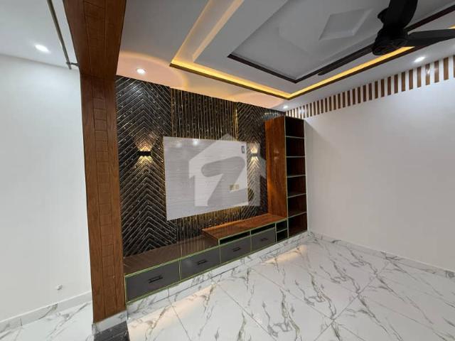10 Marla Triple Story House For Sale in 4.25 crore