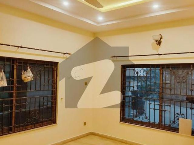 10 Marla Triple Story Triple Unit House Available For Sale. Gulshan Abad