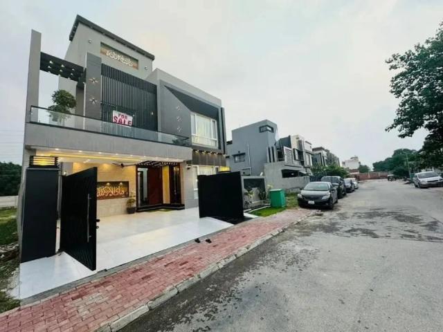 10 Marla Ultra Advance Modern Smart Features Designer Brand New House Meeting With Direct Owner Lahore Bahria Town ID 98463