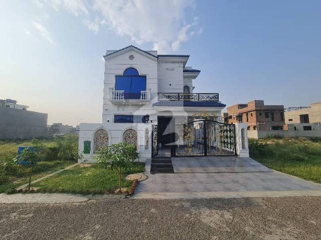 10 Marla Ultra Luxury Brand New Owner Build House Available For Sale