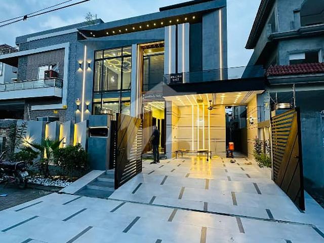 10 Marla Ultra Modern Designer's House For Sale In Central Park Lahore