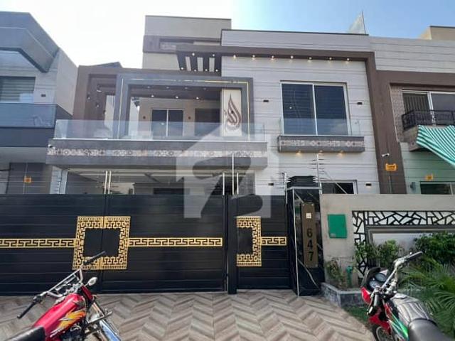 10 Marla Ultra Modern House For Rent At Bahria Orchard Central Block Lahore