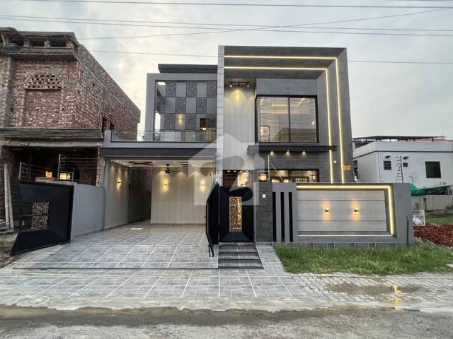 10 Marla Ultra Modern House For Sale In Central Park Housing Society Lahore