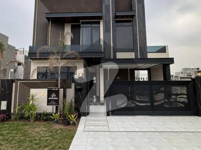 10 Marla Ultra Modern House In DHA Phase 7