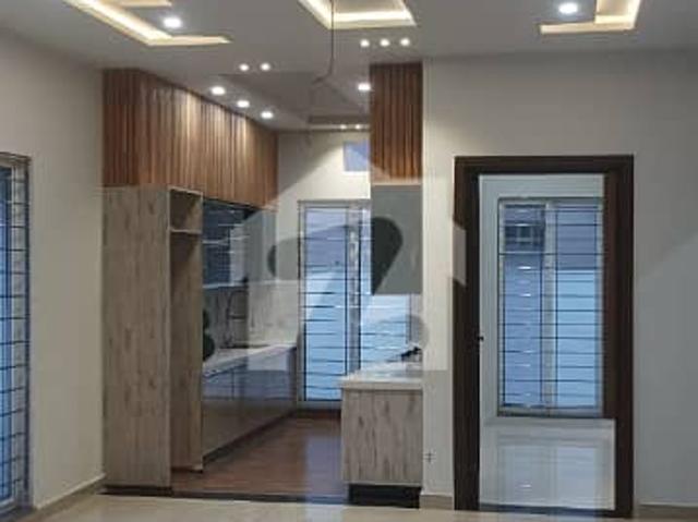10 marla ultra modern new house available for sale
