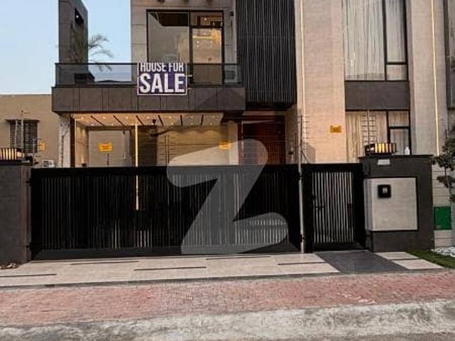 10 marla ultra modren house for sale in janiper block sector c bahria town lahore