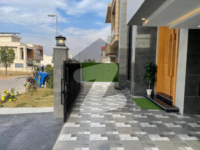 10 Marla Ultra Modren House With Great Elevation For Sale Bahria Town Phase 8
