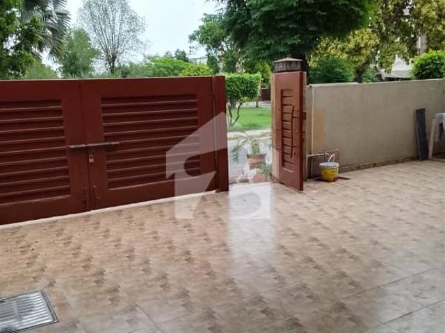 10 Marla Use House Available For Rent In Bahria Town
