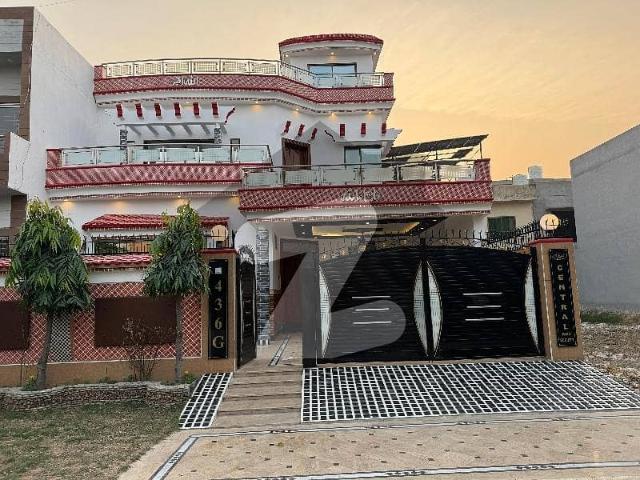 10 marla use house available for sale gas meter install all facilities available here prime location near tooo park and masjid