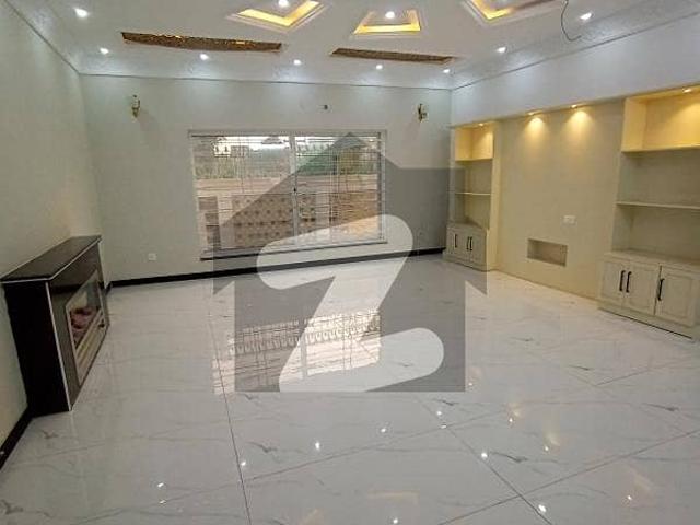 10 Marla Used House Available For Sale