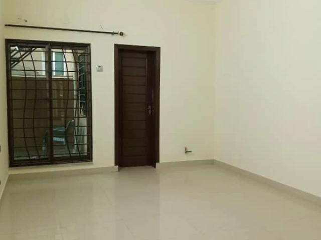 10 Marla used house available for sale in bahria town. Rawalpindi Bahria town ID 81100