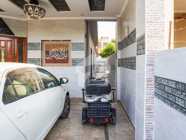 10 Marla Used House for Sale in Approved Block Park View City, Lahore